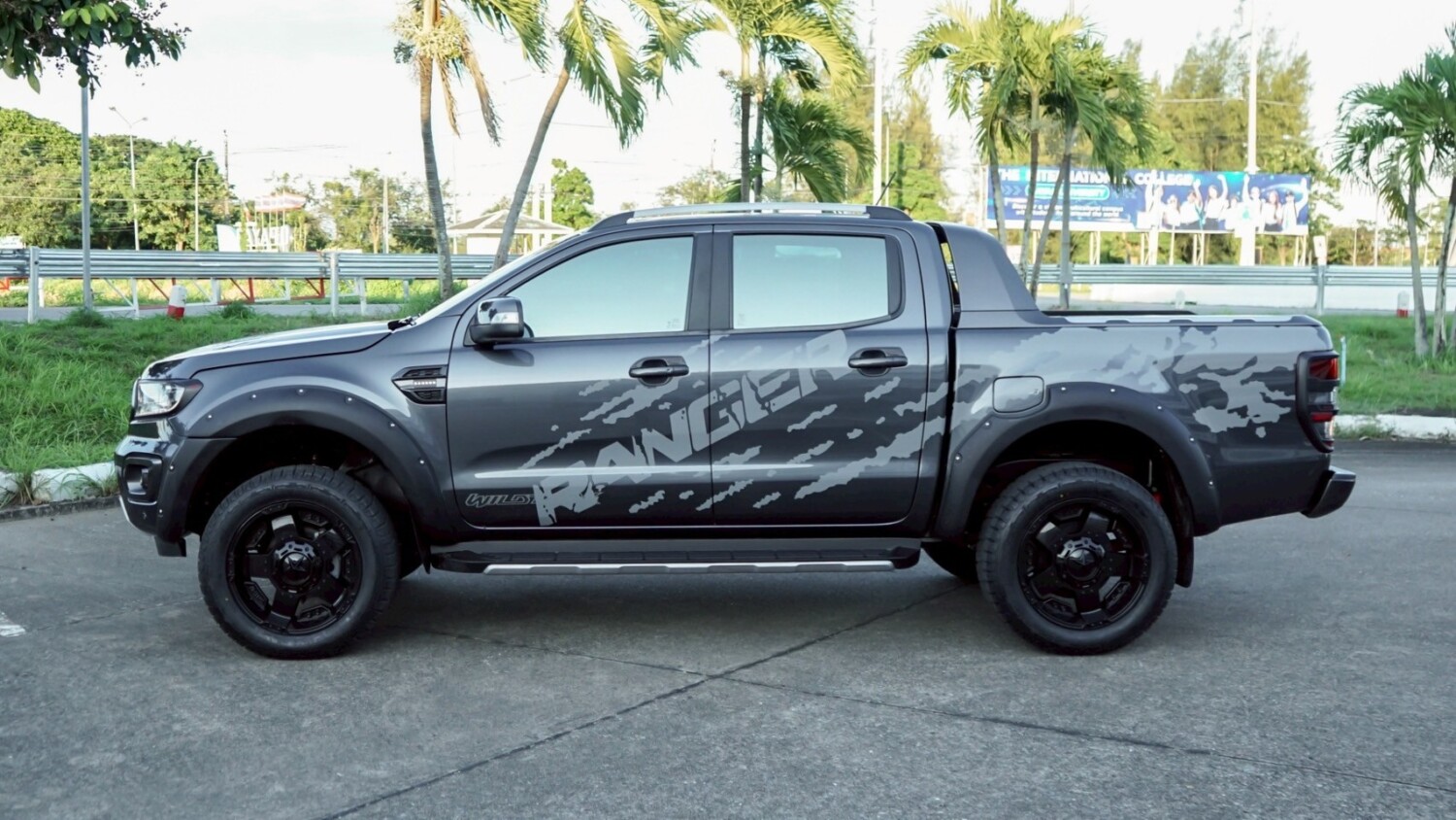 LINE_ALBUM_Ranger 2.0 WILDTRAK ปี21 สีเทา 4dr at (เปลี่ยนล้อ)_250929_17