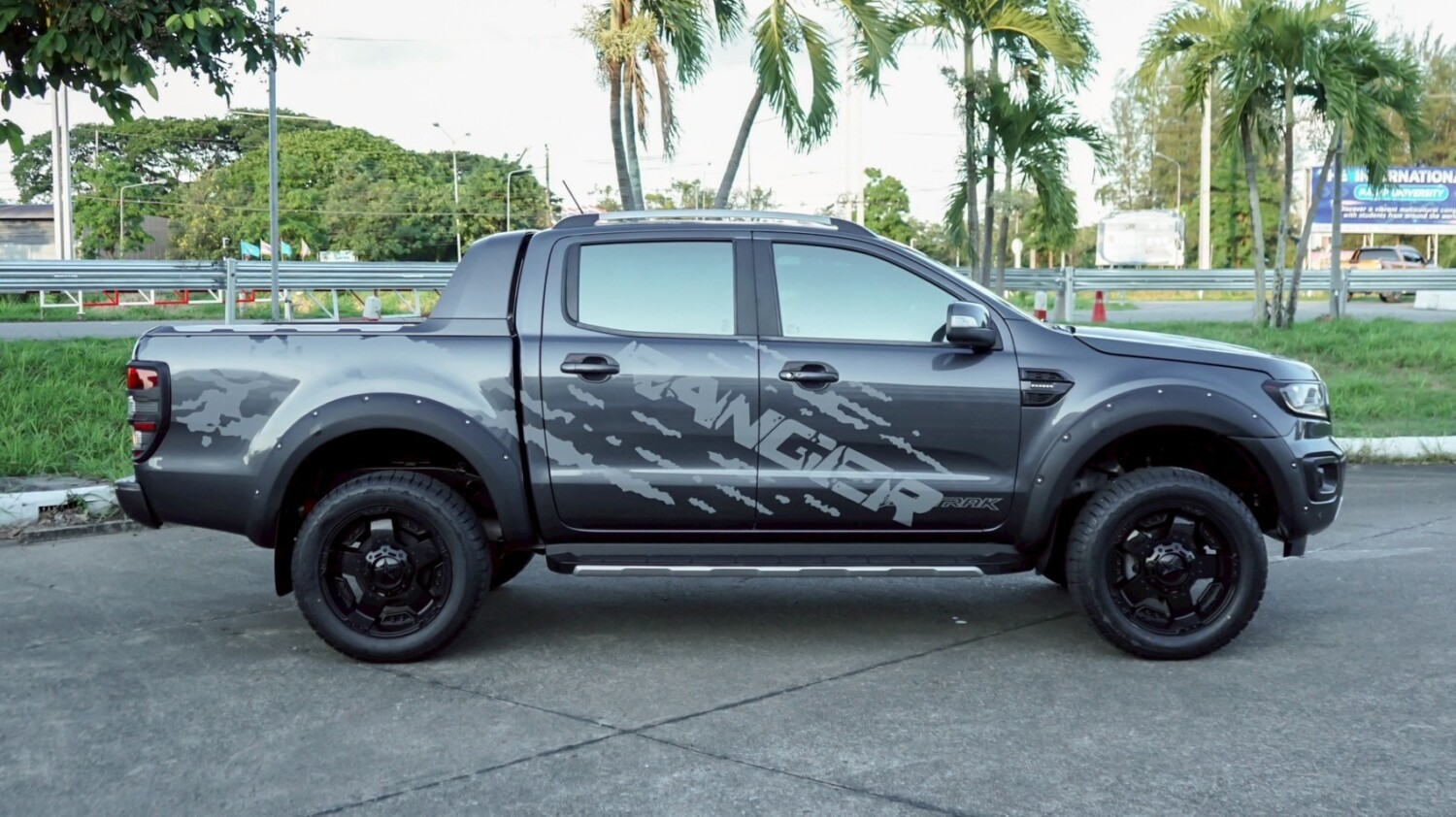 LINE_ALBUM_Ranger 2.0 WILDTRAK ปี21 สีเทา 4dr at (เปลี่ยนล้อ)_250929_18