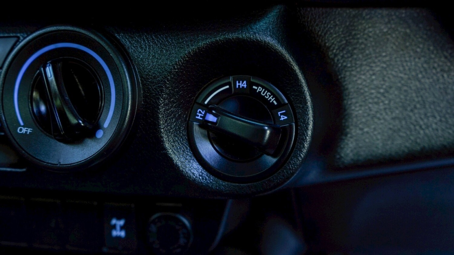 LINE_ALBUM_REVO 2.4 E 4WD CAB ปี15 สีบรอนซ์ เกียร์ MT 4x4_251023_7