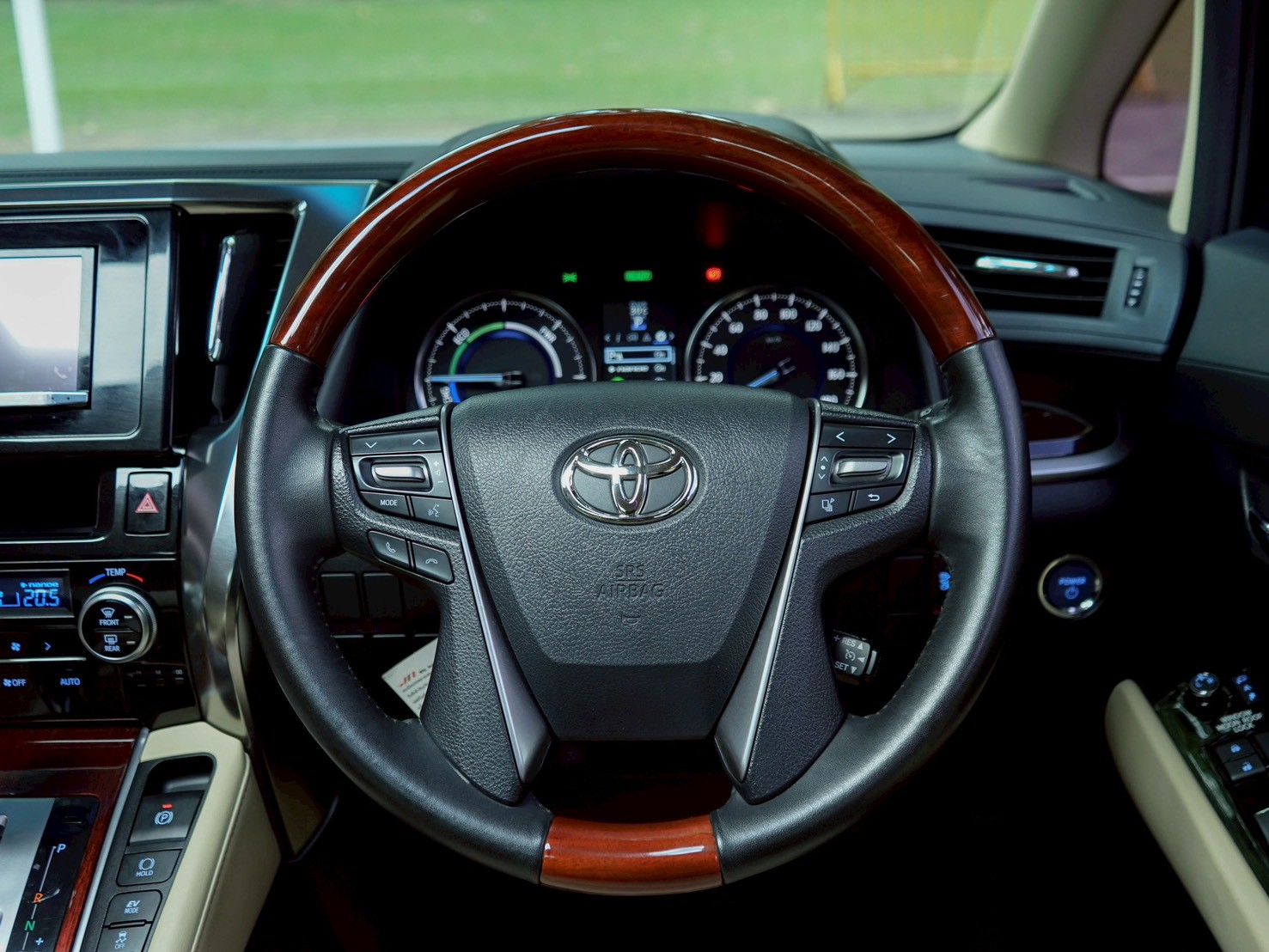 LINE_ALBUM_VELLFIRE 2.5 HYBRID E-FOUR ปี2017 สีขาว_251022_10