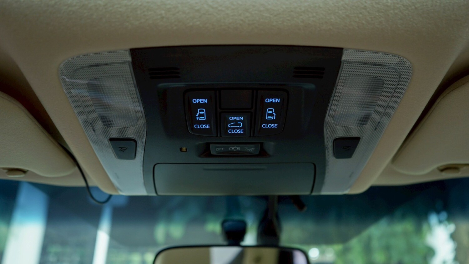 LINE_ALBUM_VELLFIRE 2.5 HYBRID E-FOUR ปี2017 สีขาว_251022_11