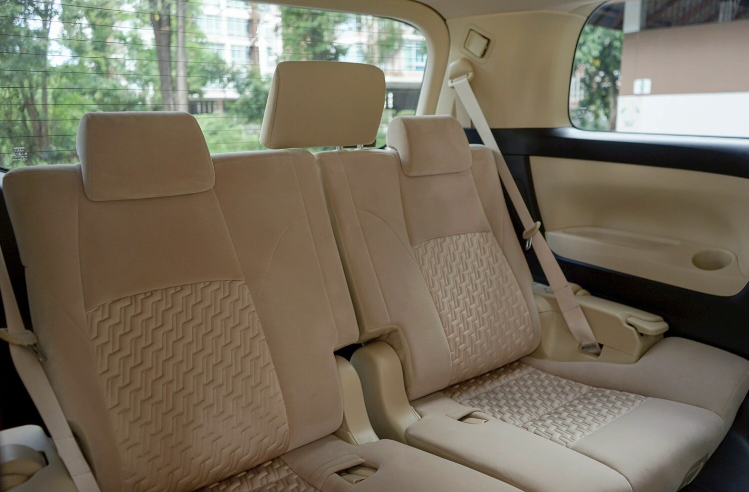 LINE_ALBUM_VELLFIRE 2.5 HYBRID E-FOUR ปี2017 สีขาว_251022_16