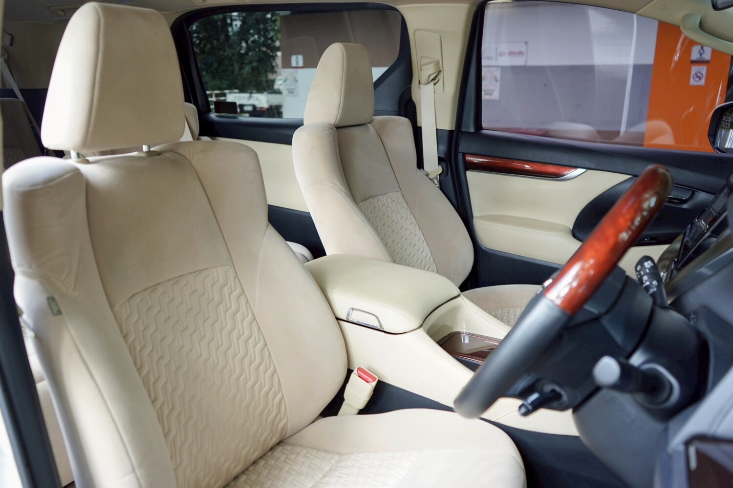 LINE_ALBUM_VELLFIRE 2.5 HYBRID E-FOUR ปี2017 สีขาว_251022_18