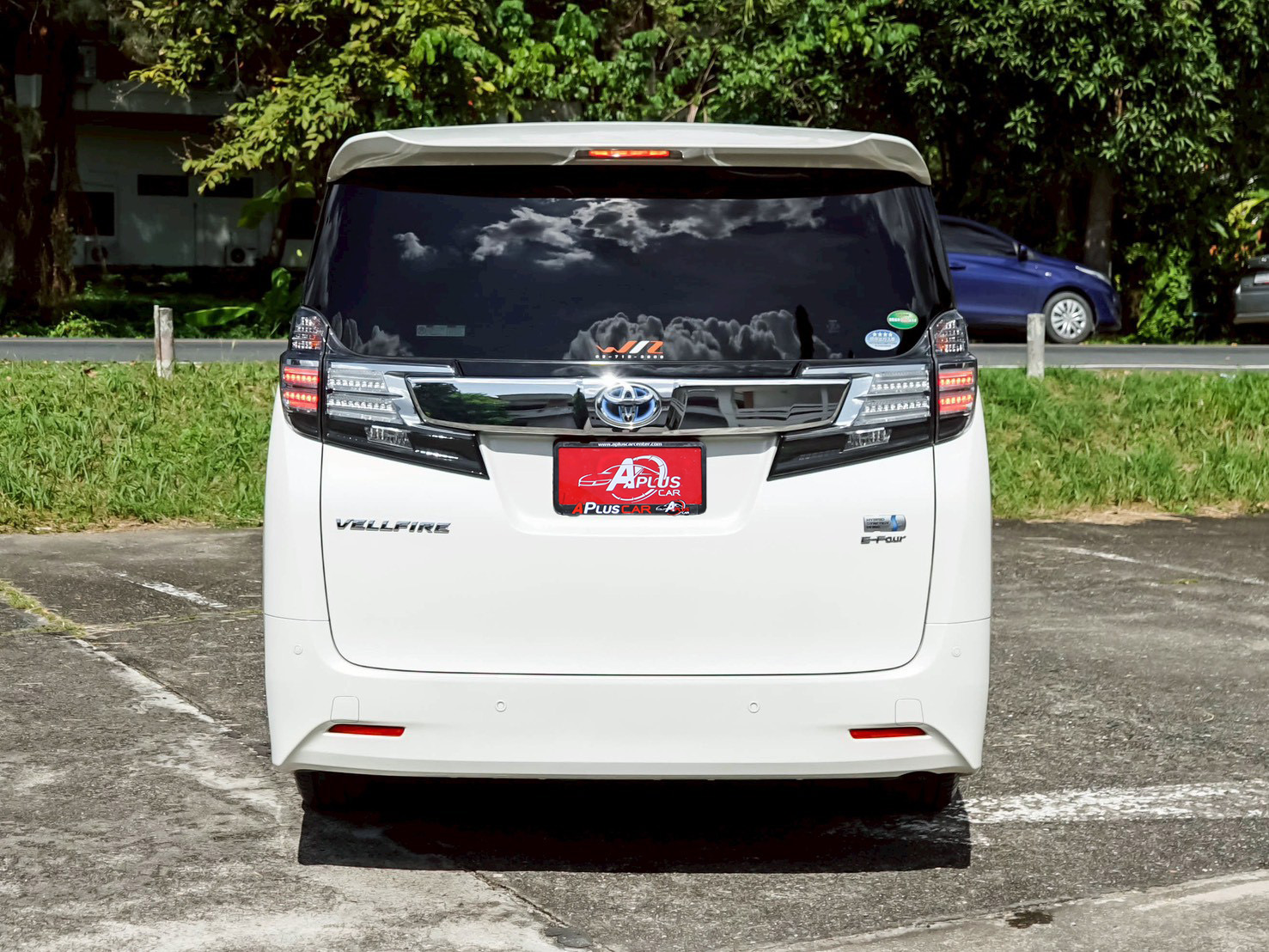 LINE_ALBUM_VELLFIRE 2.5 HYBRID E-FOUR ปี2017 สีขาว_251022_22