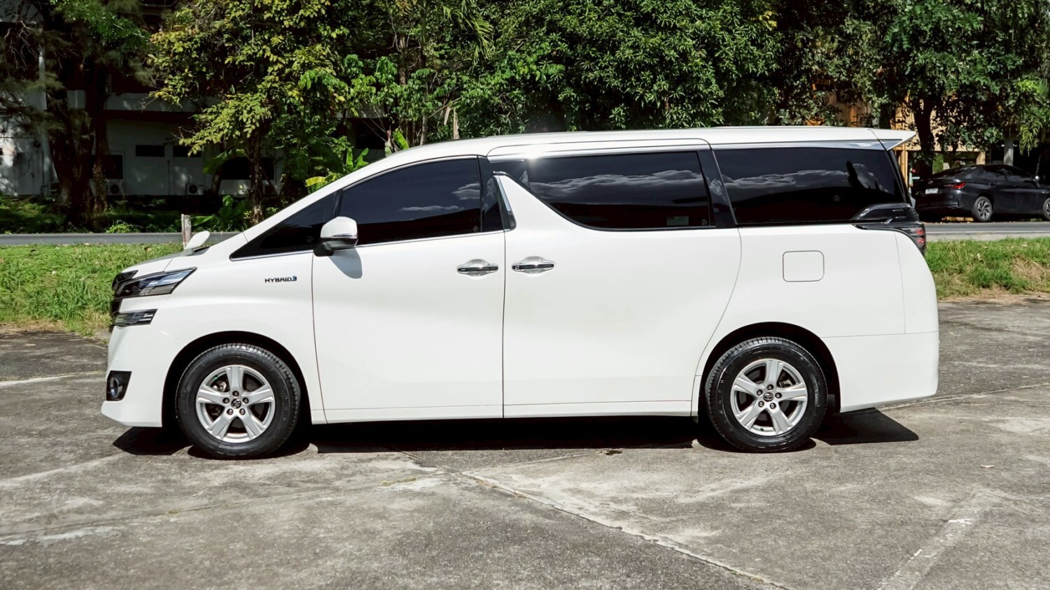 LINE_ALBUM_VELLFIRE 2.5 HYBRID E-FOUR ปี2017 สีขาว_251022_24