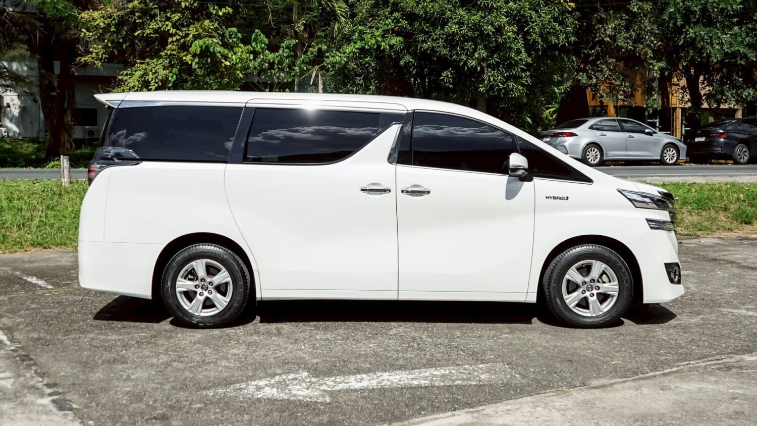 LINE_ALBUM_VELLFIRE 2.5 HYBRID E-FOUR ปี2017 สีขาว_251022_25