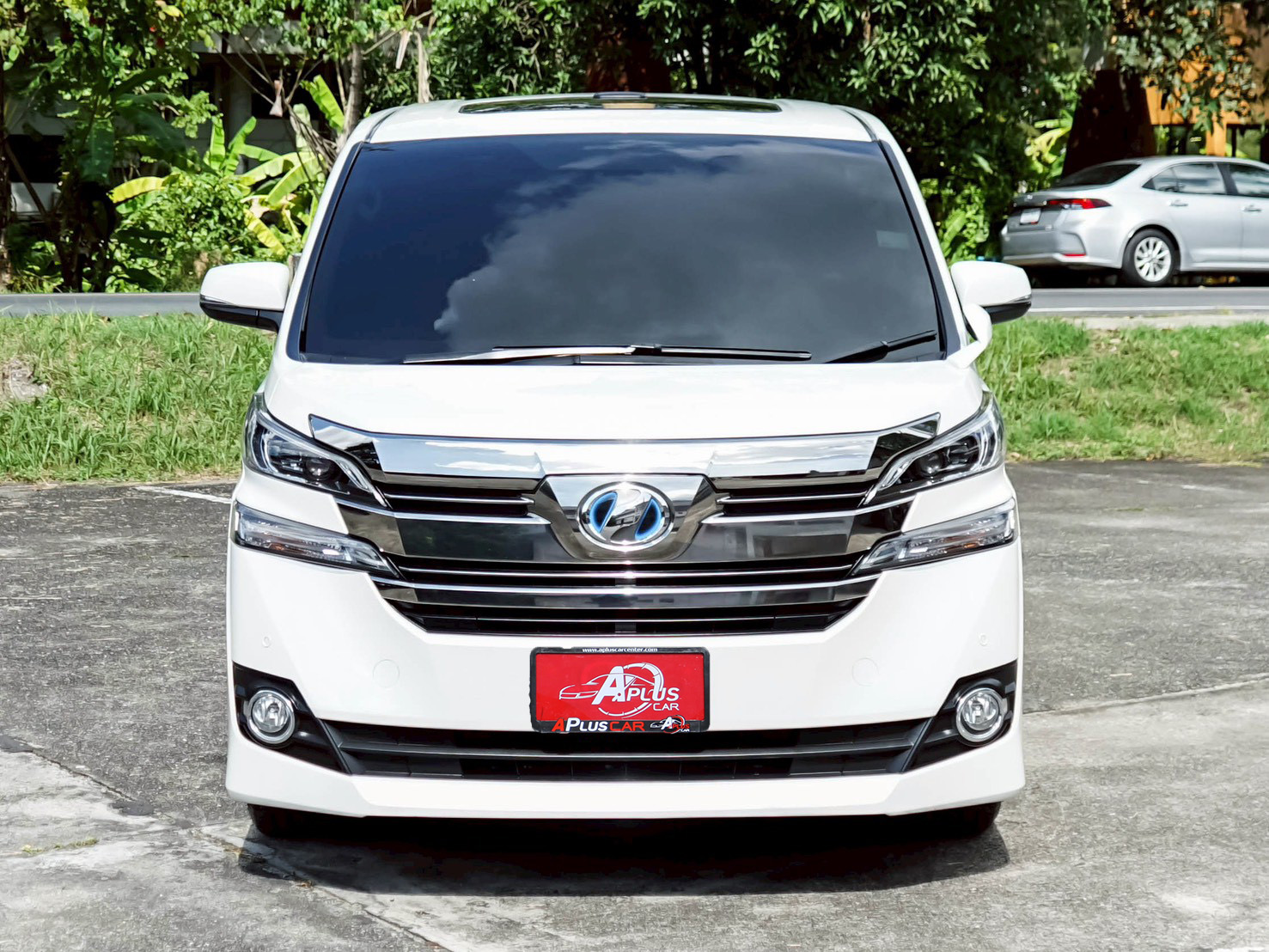 LINE_ALBUM_VELLFIRE 2.5 HYBRID E-FOUR ปี2017 สีขาว_251022_27