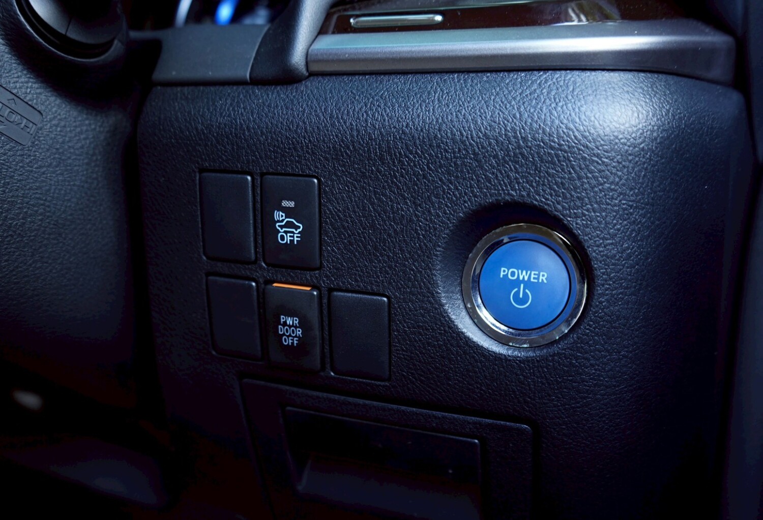 LINE_ALBUM_VELLFIRE 2.5 HYBRID E-FOUR ปี2017 สีขาว_251022_7