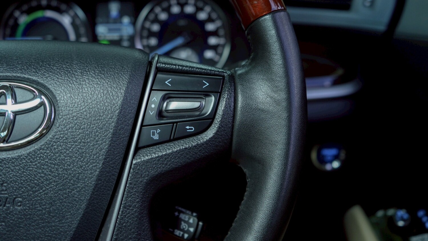 LINE_ALBUM_VELLFIRE 2.5 HYBRID E-FOUR ปี2017 สีขาว_251022_8