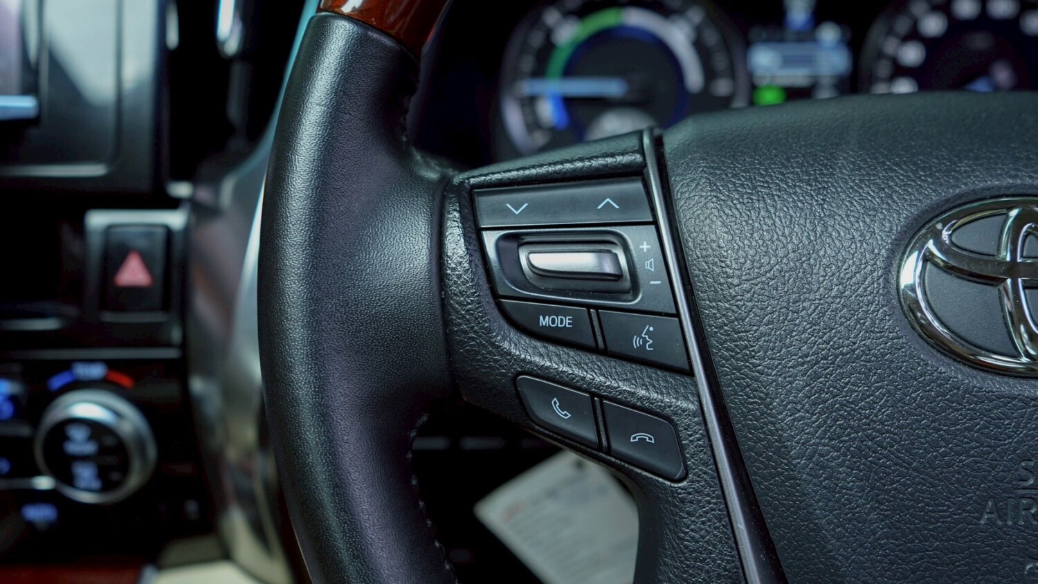 LINE_ALBUM_VELLFIRE 2.5 HYBRID E-FOUR ปี2017 สีขาว_251022_9