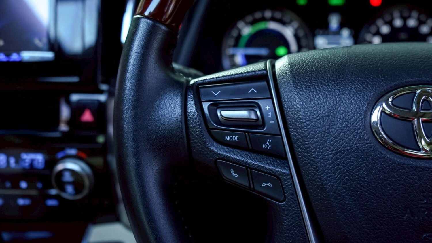 LINE_ALBUM_VELLFIRE 2.5 HYBRID ปี2017 สีขาว (เปลี่ยนเบาะหนัง)_251122_10