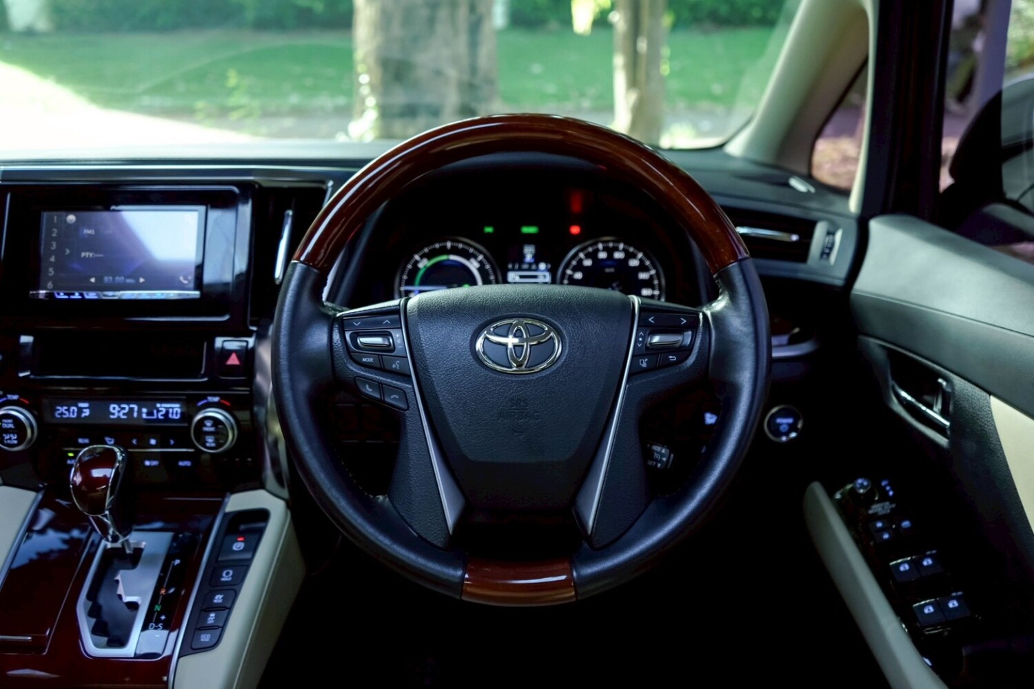 LINE_ALBUM_VELLFIRE 2.5 HYBRID ปี2017 สีขาว (เปลี่ยนเบาะหนัง)_251122_11