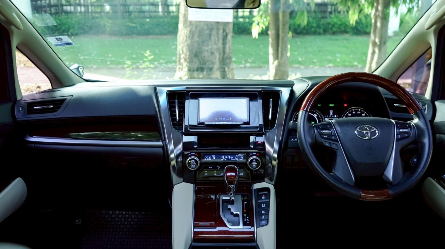 LINE_ALBUM_VELLFIRE 2.5 HYBRID ปี2017 สีขาว (เปลี่ยนเบาะหนัง)_251122_12