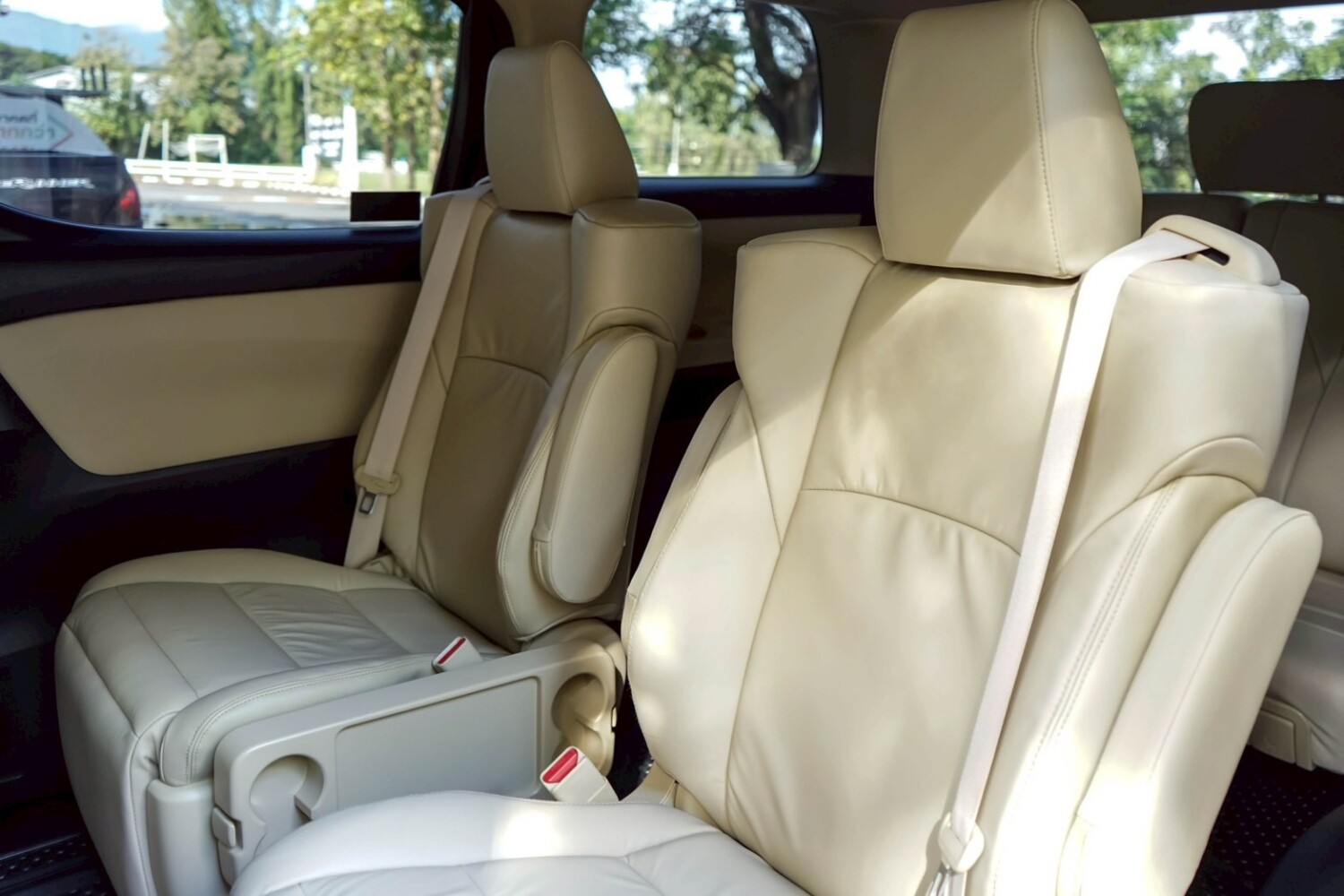 LINE_ALBUM_VELLFIRE 2.5 HYBRID ปี2017 สีขาว (เปลี่ยนเบาะหนัง)_251122_16