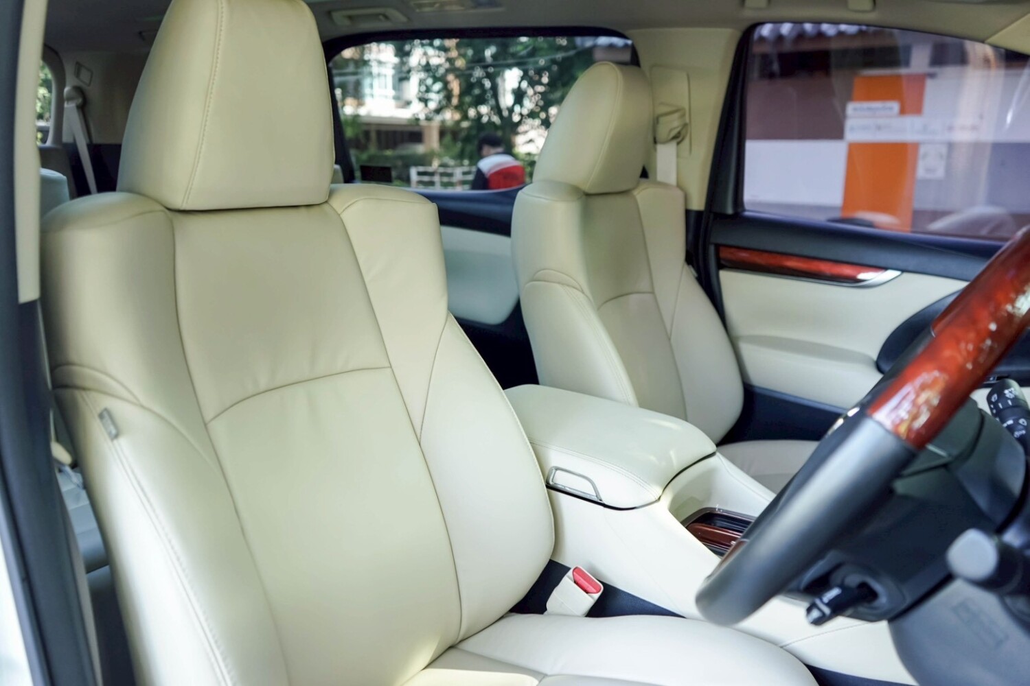 LINE_ALBUM_VELLFIRE 2.5 HYBRID ปี2017 สีขาว (เปลี่ยนเบาะหนัง)_251122_18