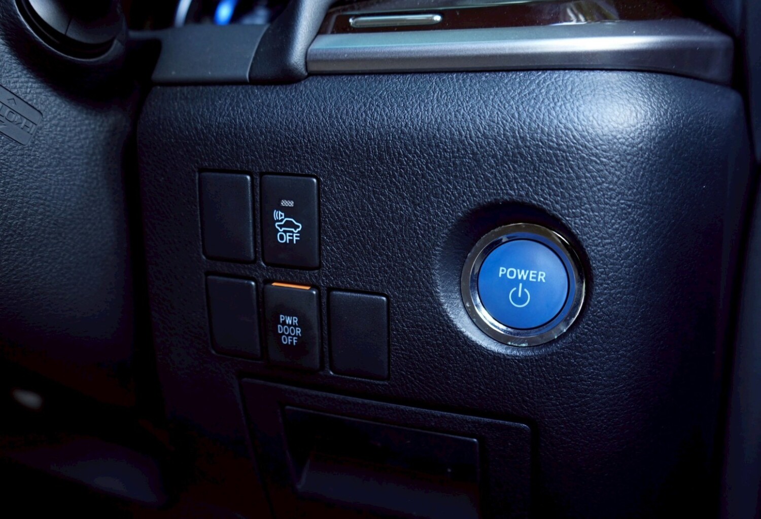 LINE_ALBUM_VELLFIRE 2.5 HYBRID ปี2017 สีขาว (เปลี่ยนเบาะหนัง)_251122_4