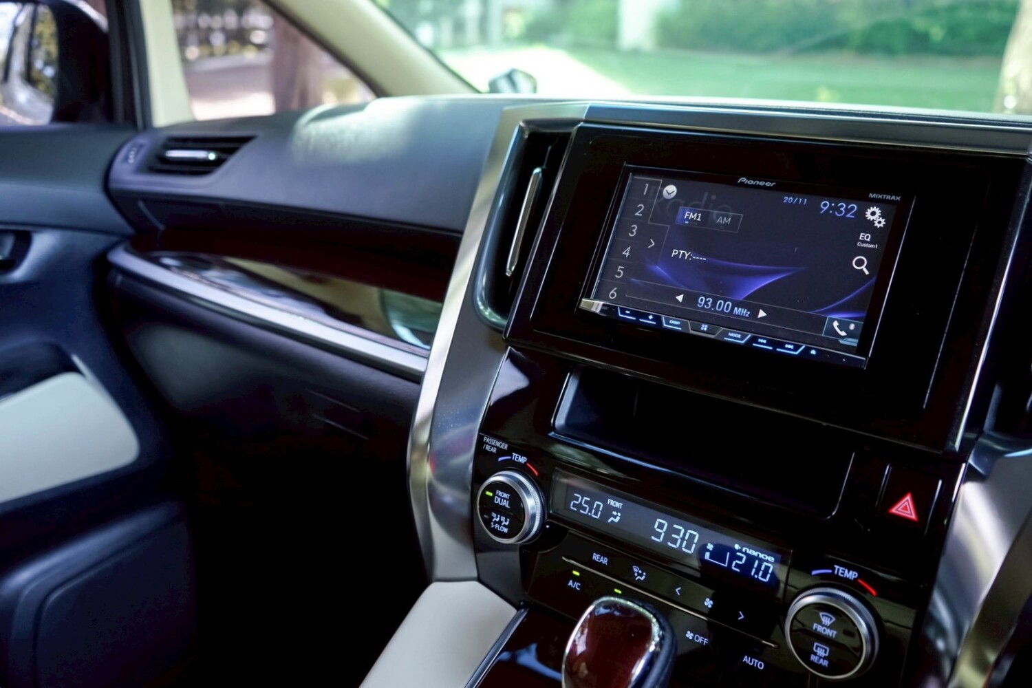 LINE_ALBUM_VELLFIRE 2.5 HYBRID ปี2017 สีขาว (เปลี่ยนเบาะหนัง)_251122_6