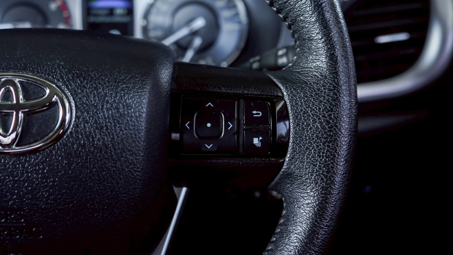 LINE_ALBUM_REVO 2.4 MID เกียร์ AUTO PRERUNNER ปี2023 สีบรอนซ์_251216_7