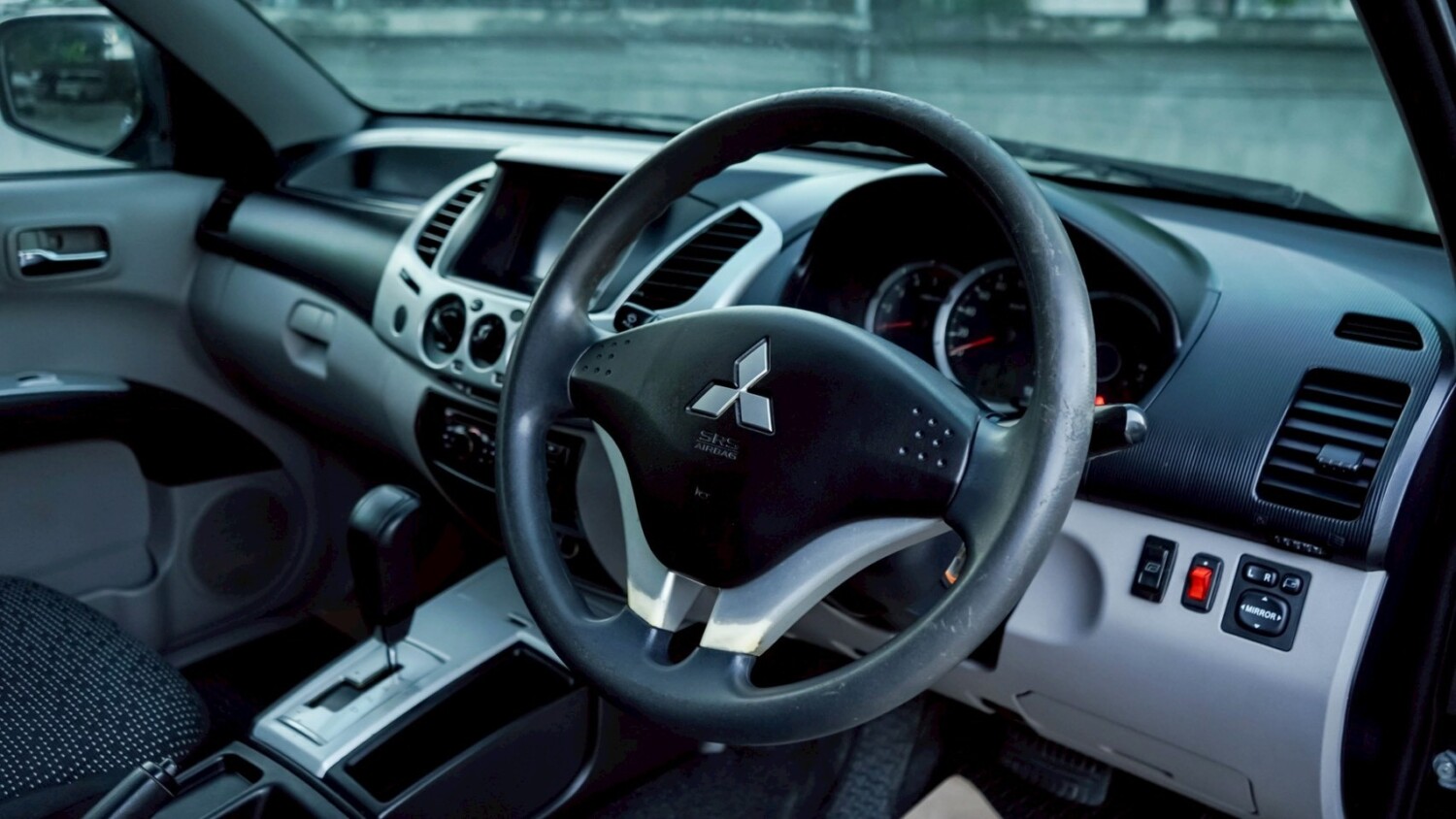 LINE_ALBUM_triton 2.5 DID ปี12 สีดำ 4DR เกียร์ AUTO_251208_10