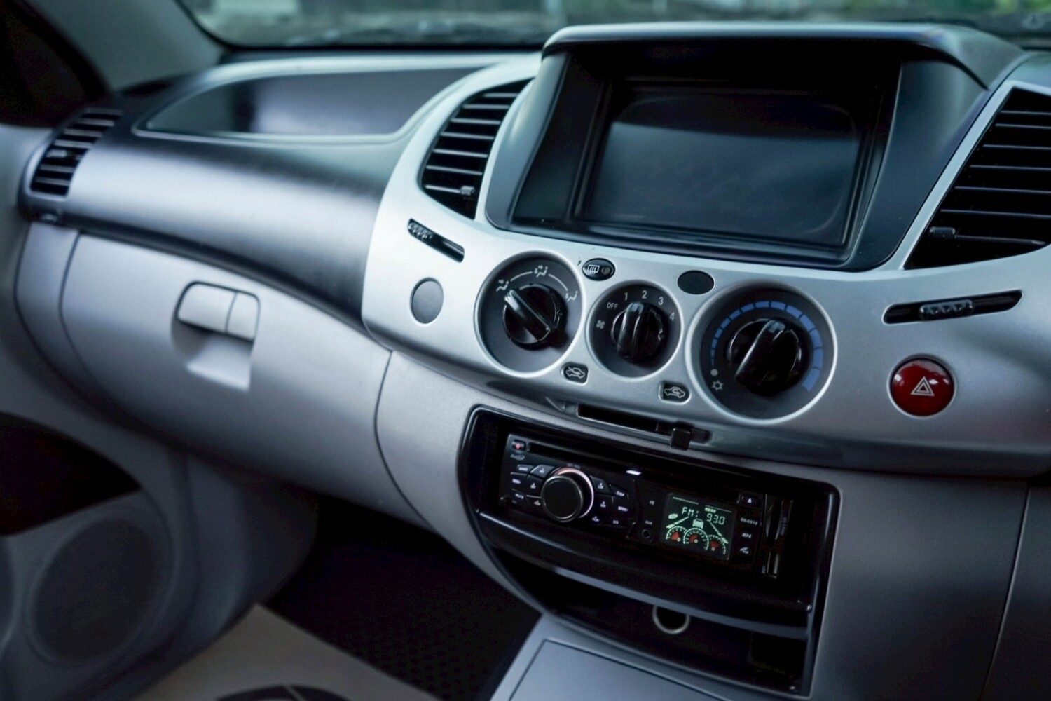 LINE_ALBUM_triton 2.5 DID ปี12 สีดำ 4DR เกียร์ AUTO_251208_4