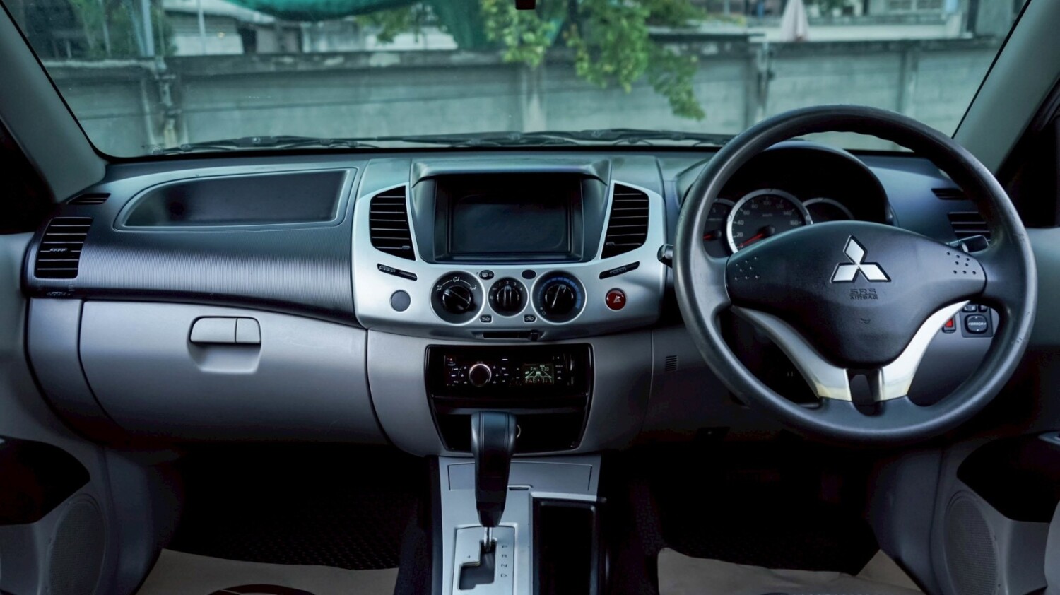 LINE_ALBUM_triton 2.5 DID ปี12 สีดำ 4DR เกียร์ AUTO_251208_7