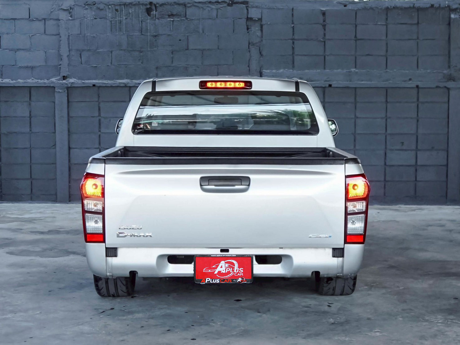 LINE_ALBUM_DMAX 4DR 1.9 ปี18 จด 19 สีบรอนซ์ S เกียร์ MT_260120_13