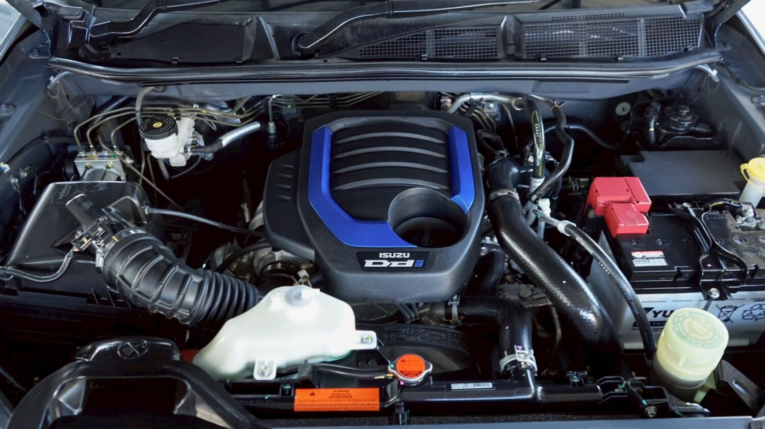 LINE_ALBUM_DMAX CAB 1.9 HI-LANDER CAB ปี22 สีเทา ไมล์ 18000km_260127_2