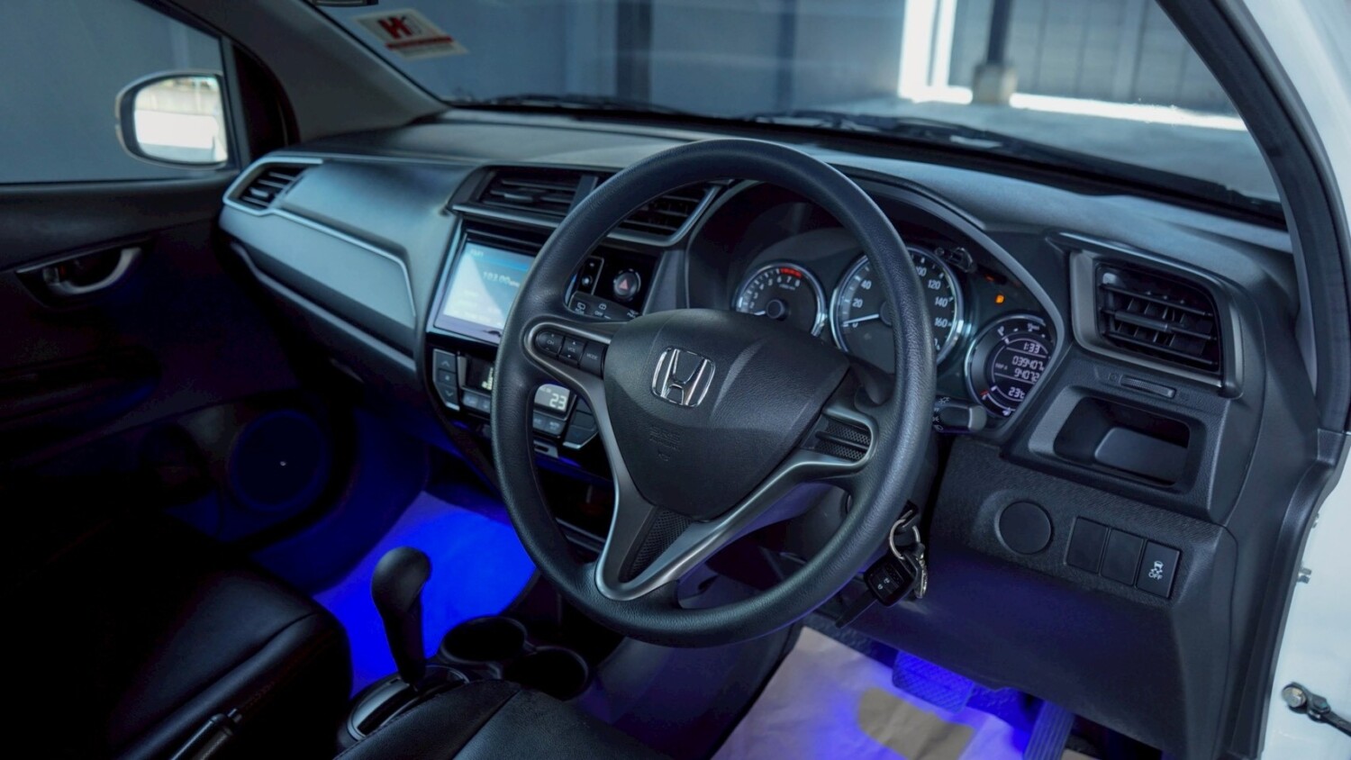 LINE_ALBUM_Honda brv 1.5 v 5ที่นั่ง ปี2019 ไมล์ 39000km สีขาว_260117_11