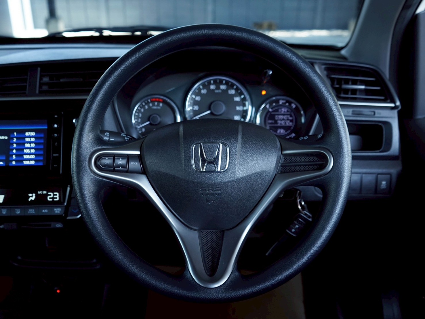 LINE_ALBUM_Honda brv 1.5 v 5ที่นั่ง ปี2019 ไมล์ 39000km สีขาว_260117_7