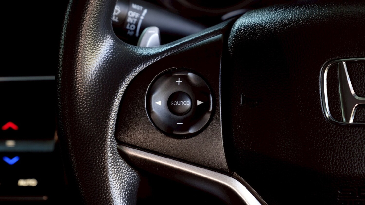 LINE_ALBUM_City 1.5 sv ปี17 สีขาว ไมล์ 58,000km_260213_14