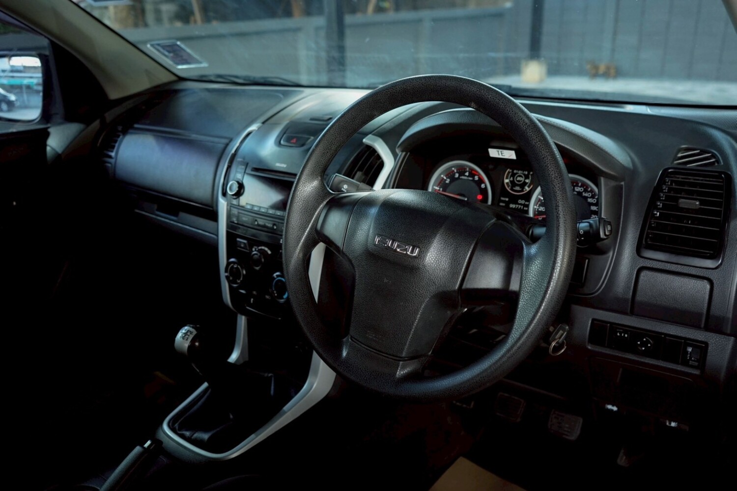 LINE_ALBUM_DMAX 1.9 CAB LDA ปี2018 สีดำ เกียร์ ธรรมดา_260128_8