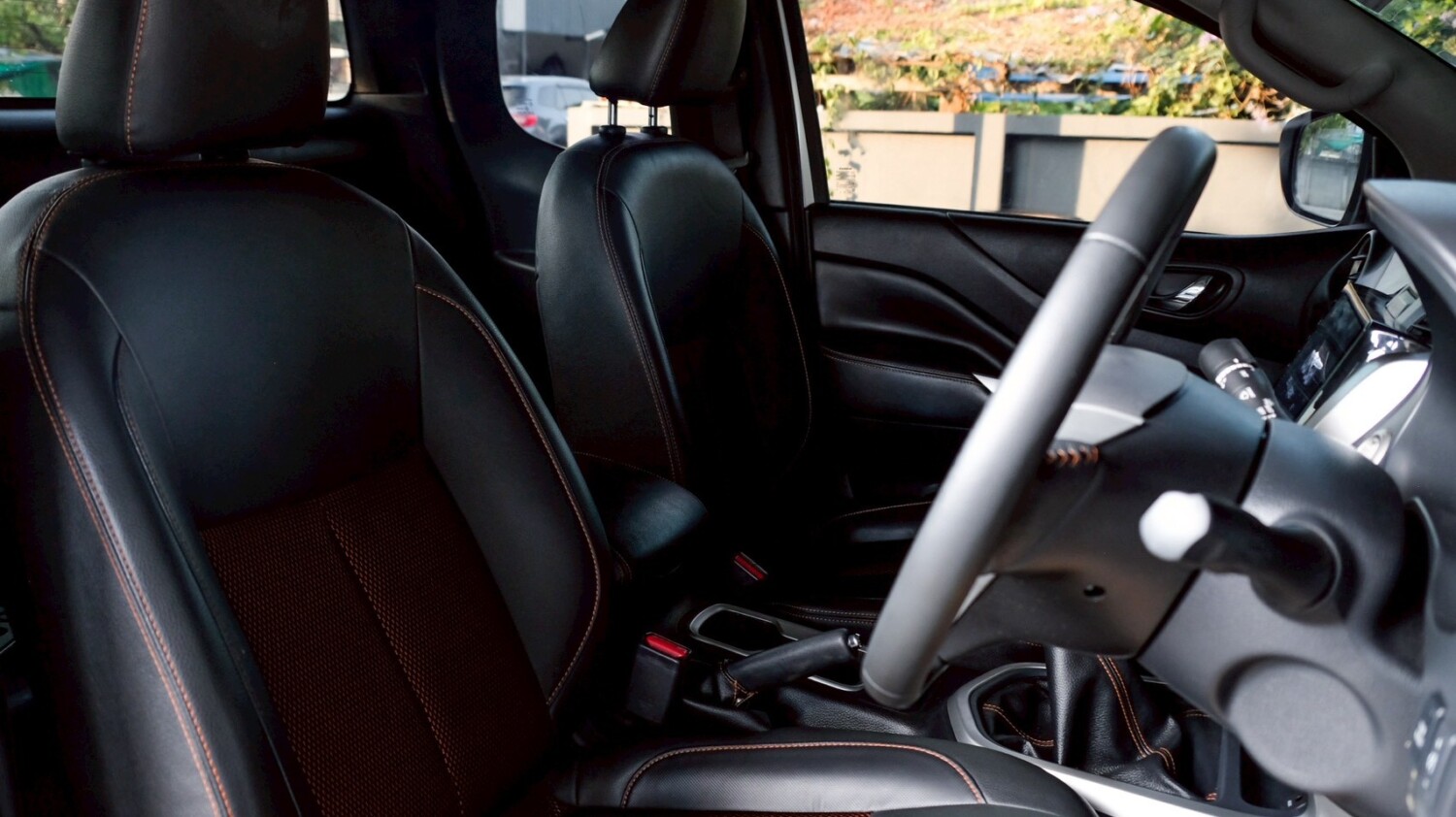 LINE_ALBUM_NISSAN NAVARA NP300 BLACK EDITION ปี19 cab สีขาว_260213_10