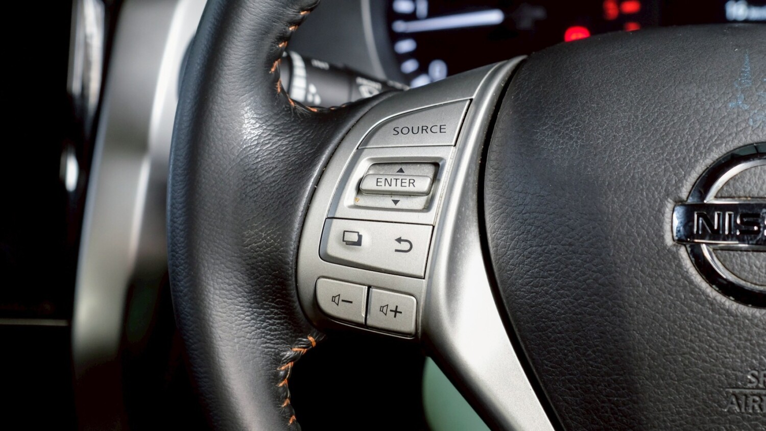 LINE_ALBUM_NISSAN NAVARA NP300 BLACK EDITION ปี19 cab สีขาว_260213_14