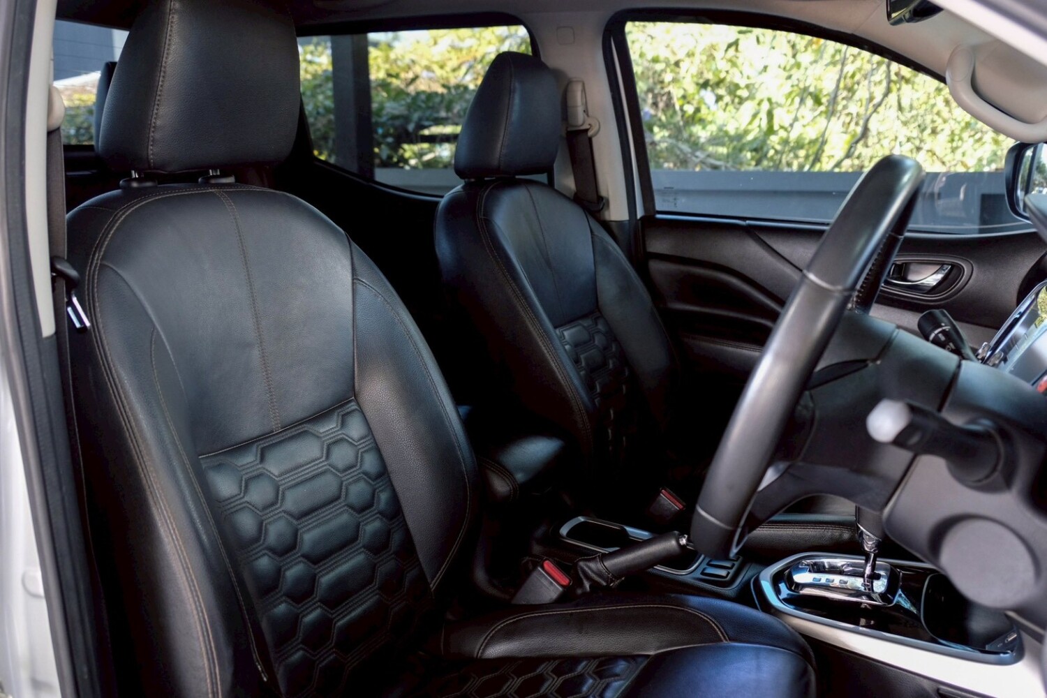 LINE_ALBUM_Nissan navara 4dr ปี20 จด ปี21 สีบรอนซ์ calibre at_260216_10