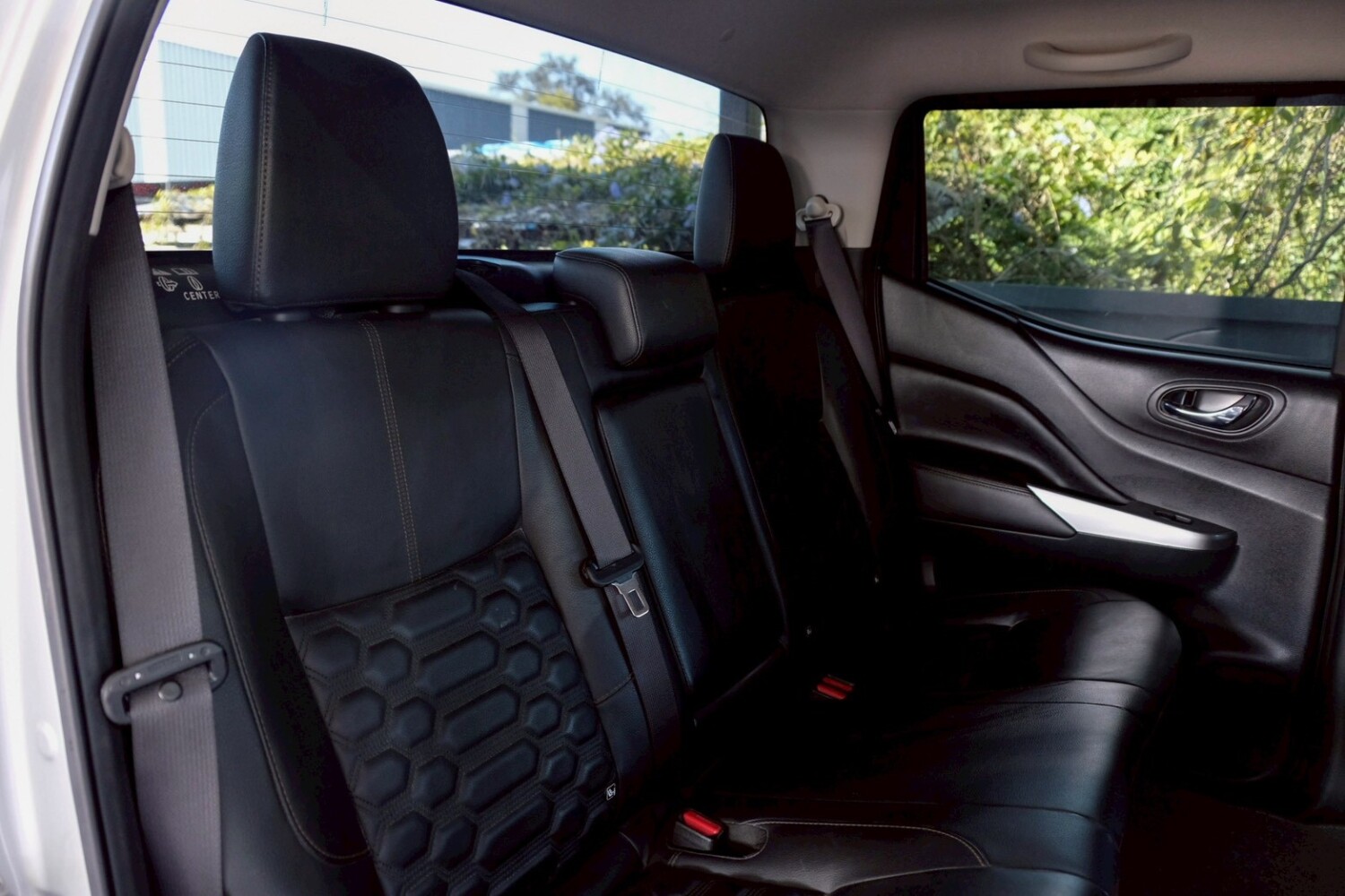 LINE_ALBUM_Nissan navara 4dr ปี20 จด ปี21 สีบรอนซ์ calibre at_260216_11