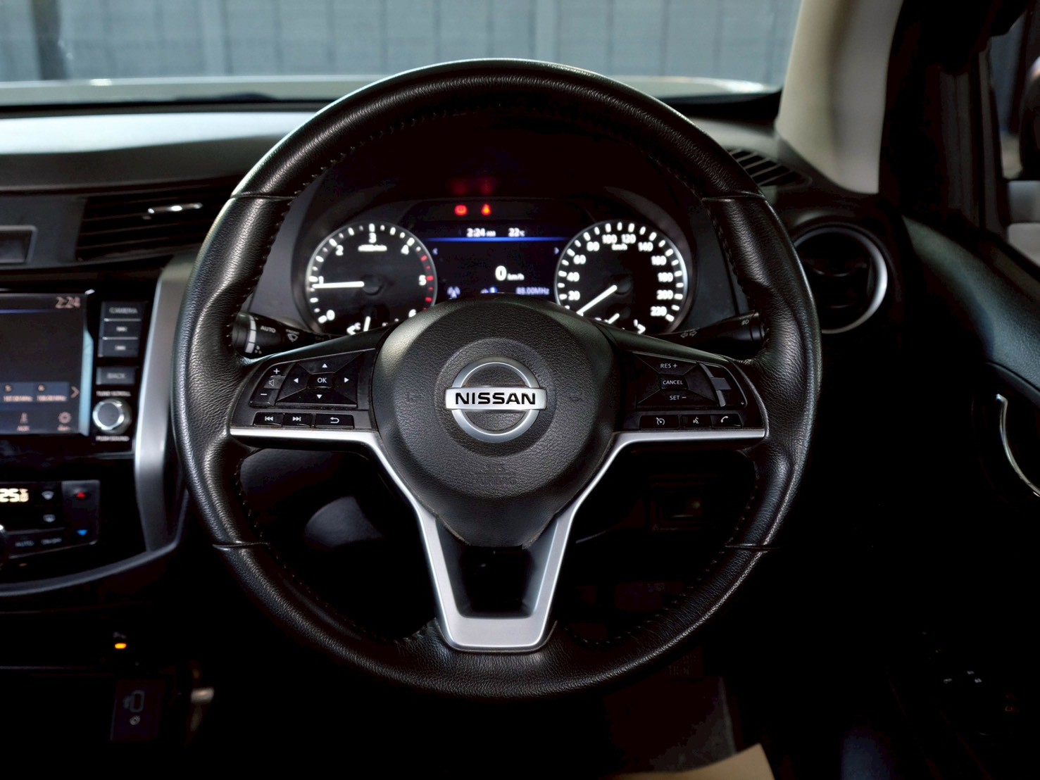 LINE_ALBUM_Nissan navara 4dr ปี20 จด ปี21 สีบรอนซ์ calibre at_260216_13