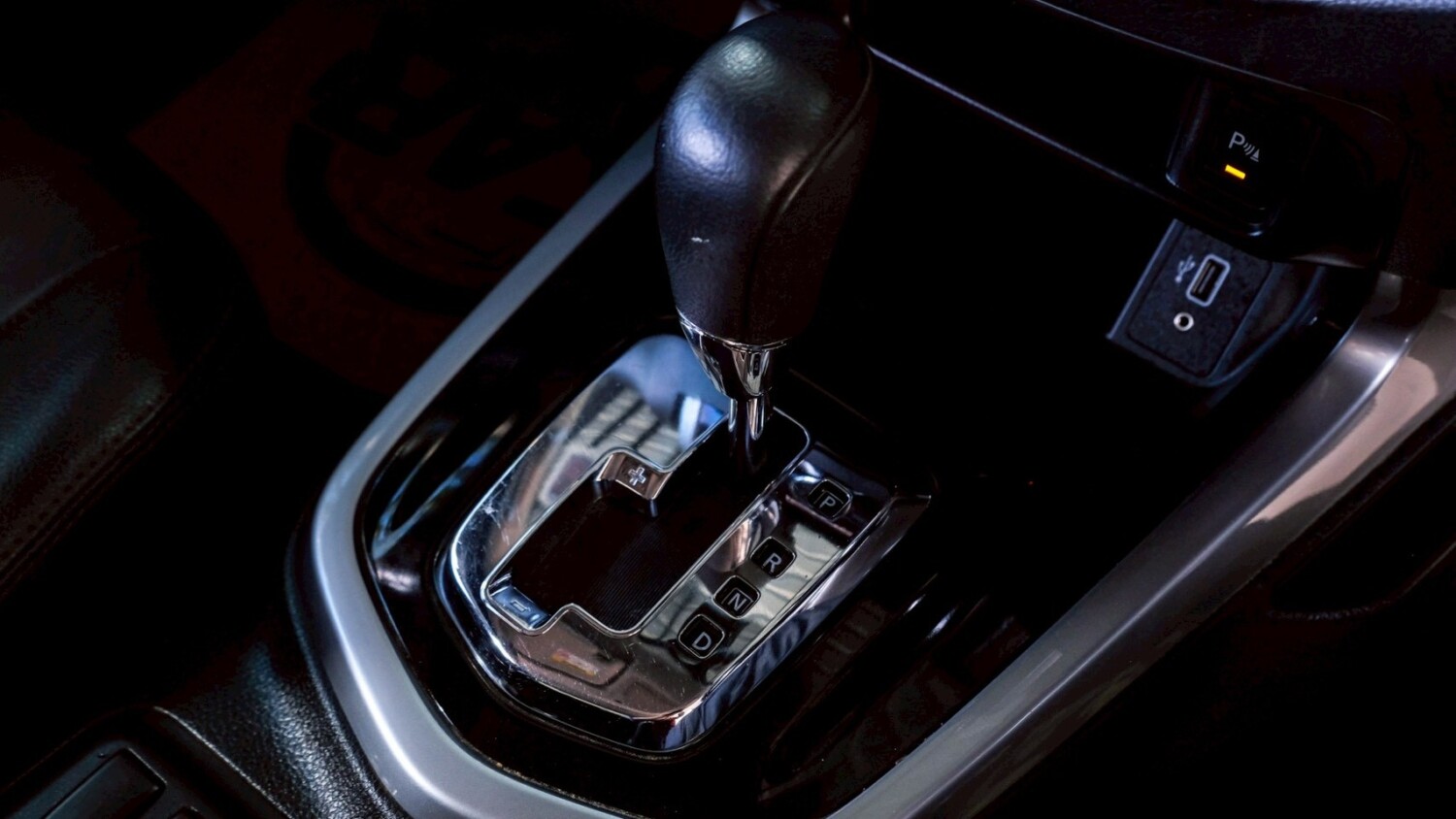 LINE_ALBUM_Nissan navara 4dr ปี20 จด ปี21 สีบรอนซ์ calibre at_260216_16