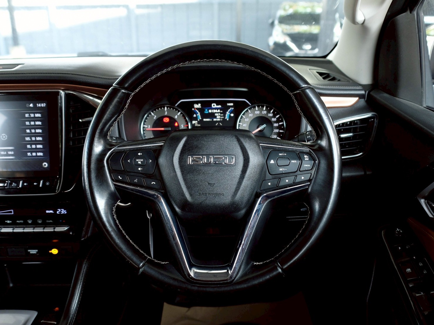 LINE_ALBUM_Mu-x 3.0 ultimate ปี20 สีขาว ไมล์ 96,000 km_260221_17