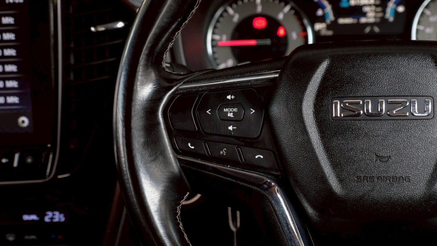 LINE_ALBUM_Mu-x 3.0 ultimate ปี20 สีขาว ไมล์ 96,000 km_260221_18