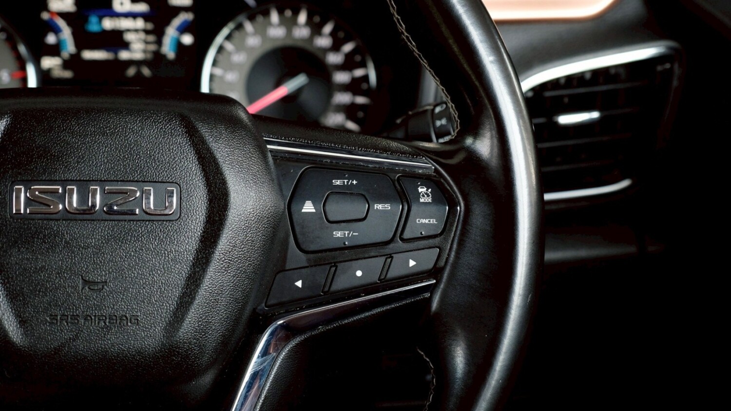 LINE_ALBUM_Mu-x 3.0 ultimate ปี20 สีขาว ไมล์ 96,000 km_260221_19