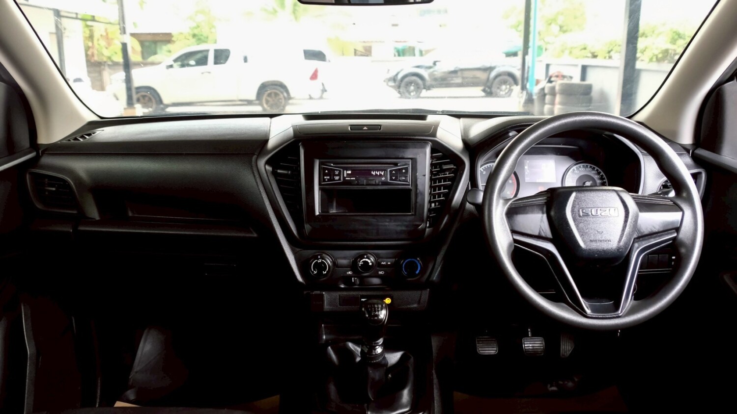LINE_ALBUM_DMAX CAB 3.0 ปี21 S สีเทา เกียร์ mt ไมล์ 60,000km_260508_10