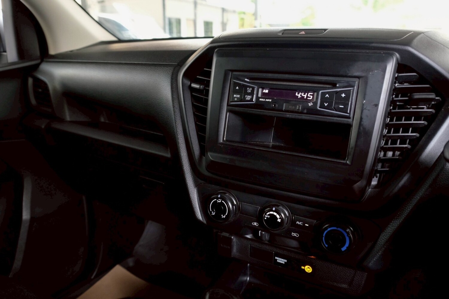 LINE_ALBUM_DMAX CAB 3.0 ปี21 S สีเทา เกียร์ mt ไมล์ 60,000km_260508_13