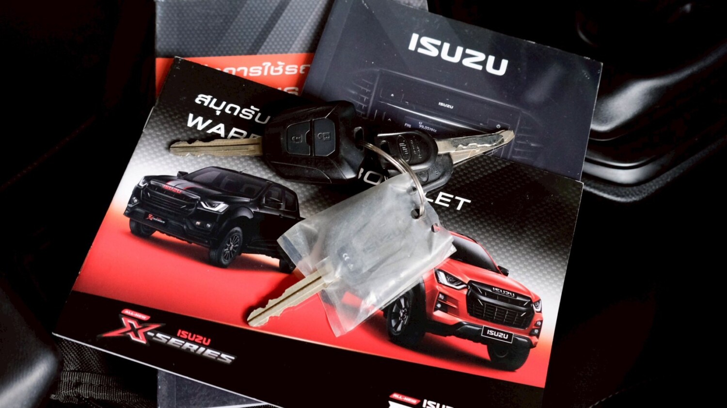 LINE_ALBUM_DMAX CAB 3.0 ปี21 S สีเทา เกียร์ mt ไมล์ 60,000km_260508_15