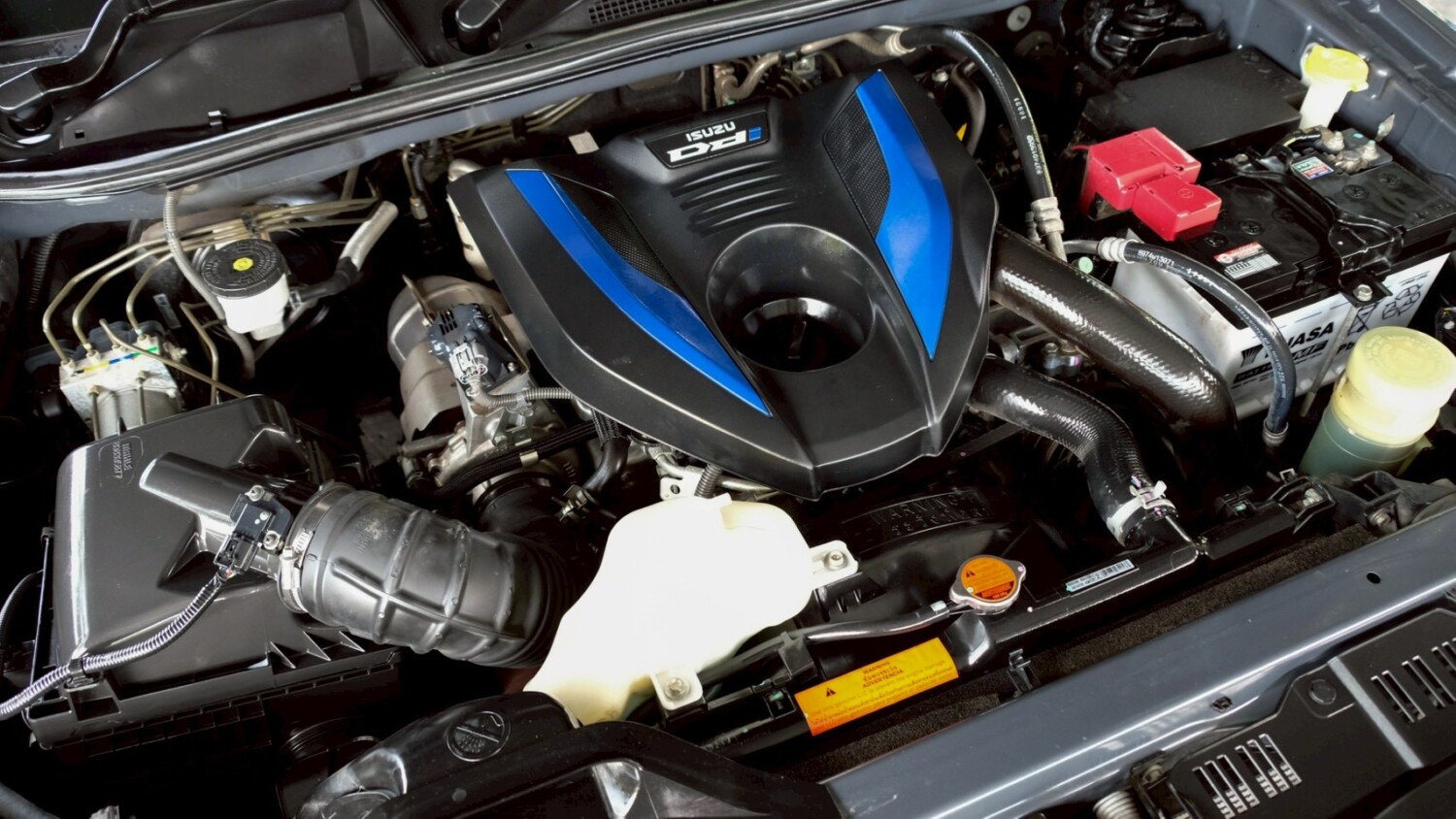 LINE_ALBUM_DMAX CAB 3.0 ปี21 S สีเทา เกียร์ mt ไมล์ 60,000km_260508_17