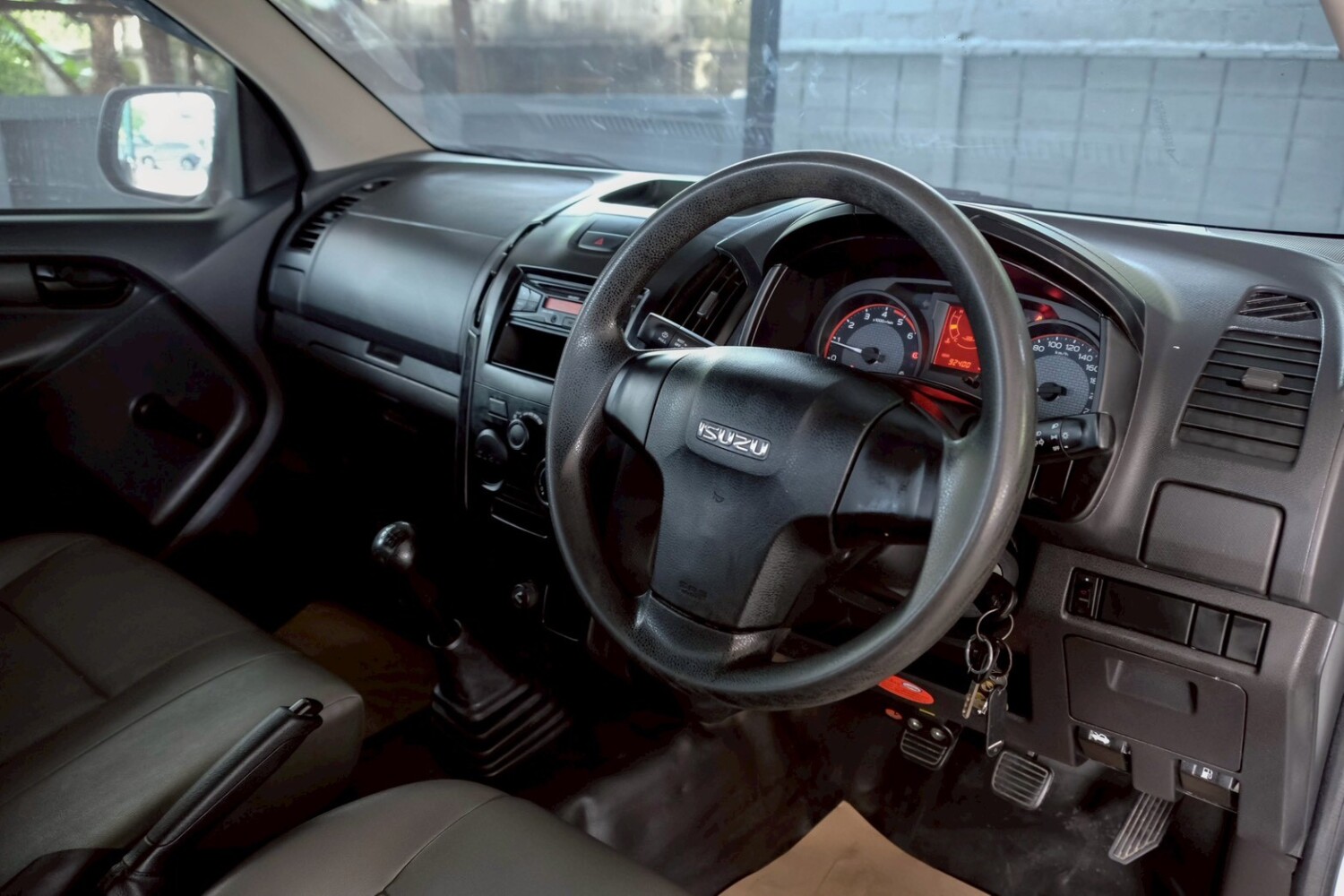 LINE_ALBUM_DMAX ตอนเดียว 1.9 ปี17 สีขาว ไมล์ 92,000km_260526_9