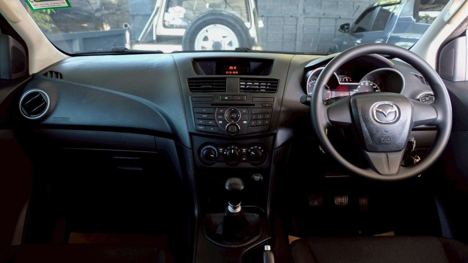 LINE_ALBUM_Mazda bt50 2.2 สีขาว thunder cab ปี20 จด 21 3700km_260518_12