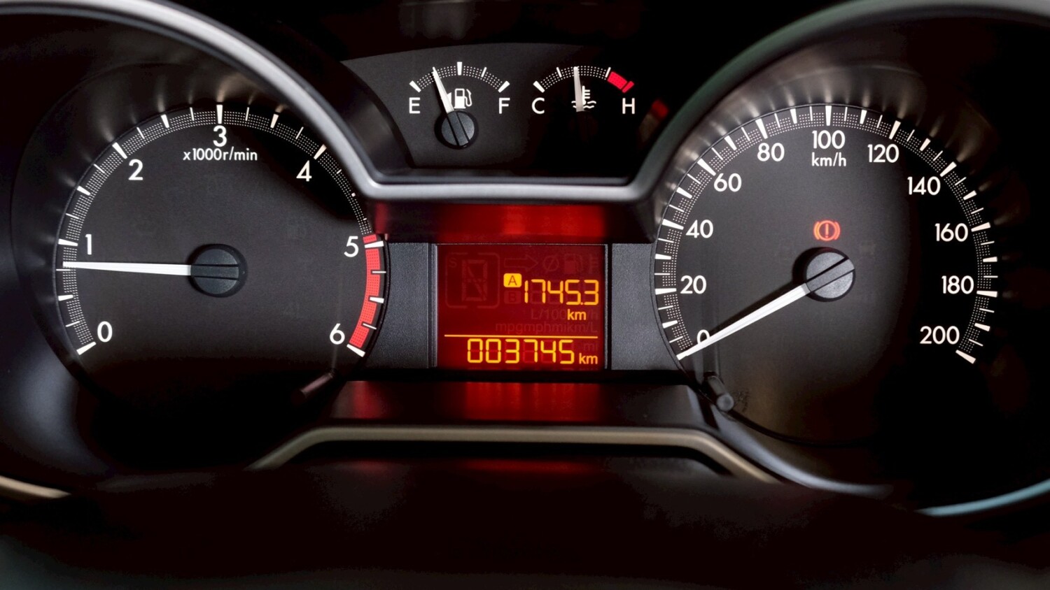 LINE_ALBUM_Mazda bt50 2.2 สีขาว thunder cab ปี20 จด 21 3700km_260518_16