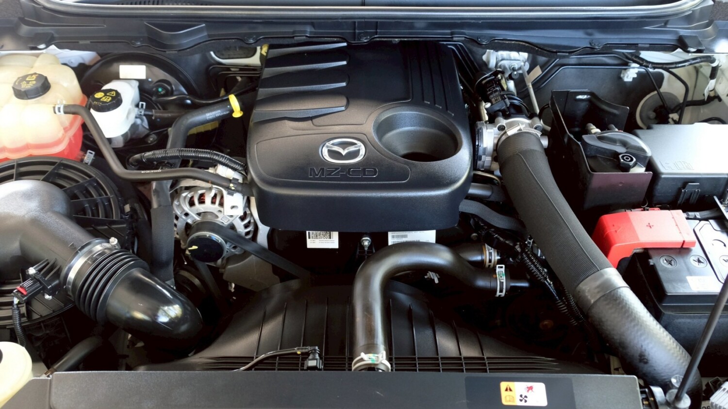 LINE_ALBUM_Mazda bt50 2.2 สีขาว thunder cab ปี20 จด 21 3700km_260518_18