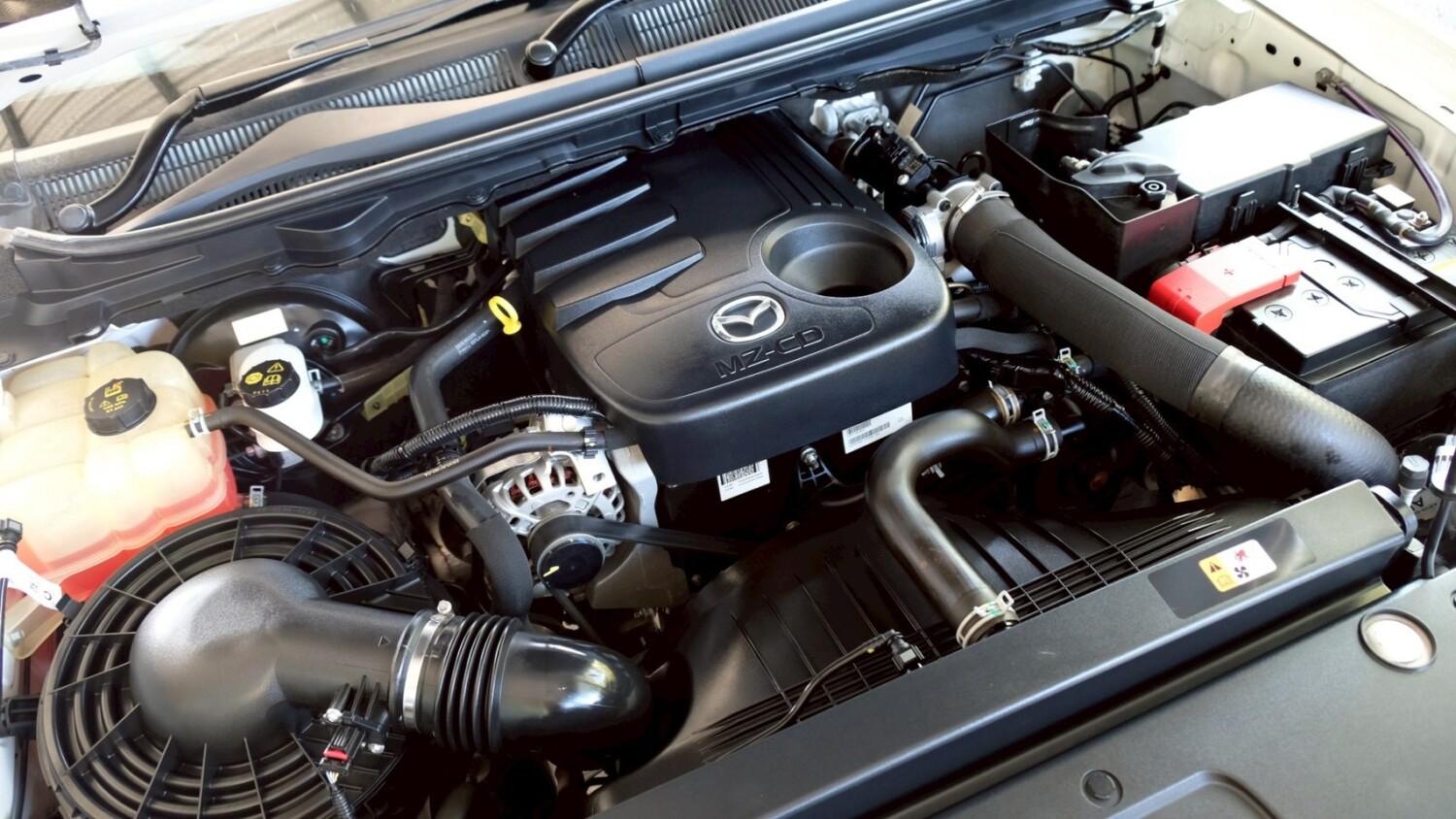 LINE_ALBUM_Mazda bt50 2.2 สีขาว thunder cab ปี20 จด 21 3700km_260518_19