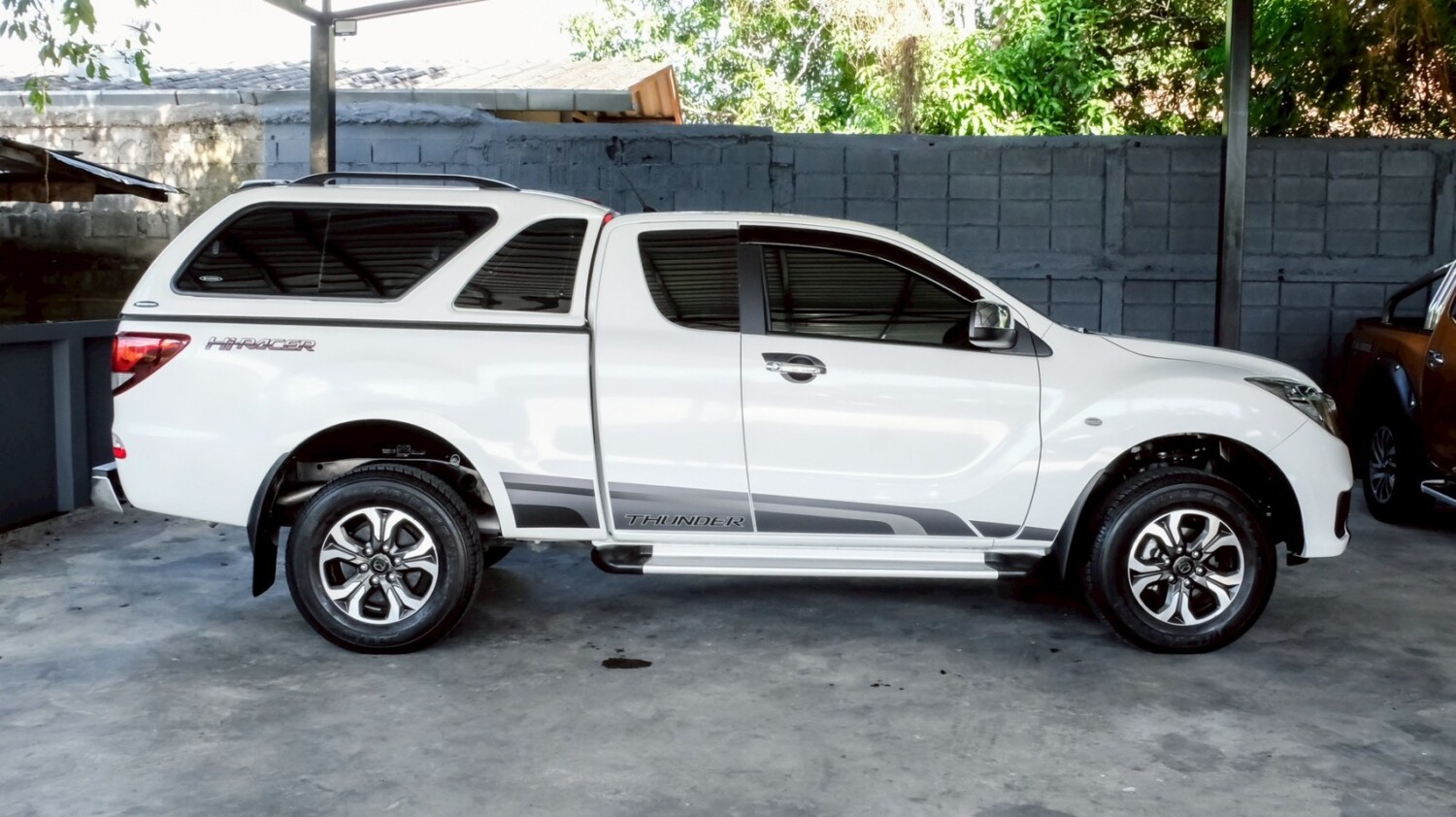 LINE_ALBUM_Mazda bt50 2.2 สีขาว thunder cab ปี20 จด 21 3700km_260518_4